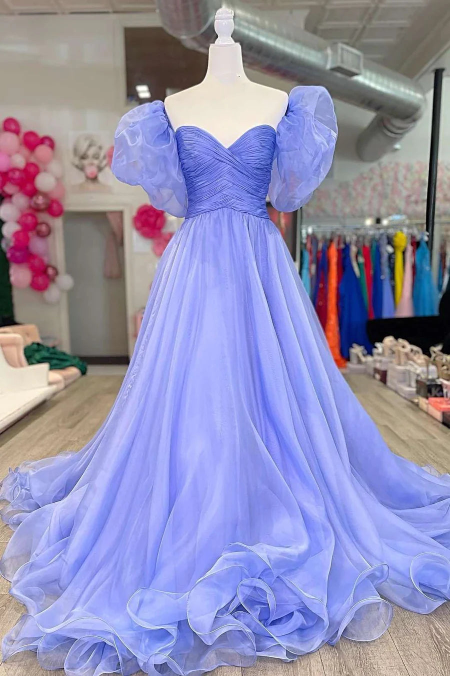Vestido de fiesta sin tirantes de corte A con mangas abullonadas